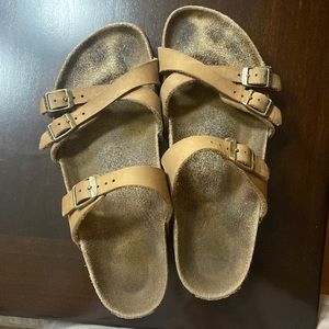 Birkenstock sandals tobacco color. Narrow fit